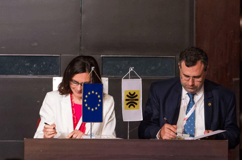 signing_mou_eu_iota.jpg