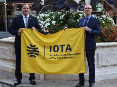 Swiss Presidency Receives IOTA Flag