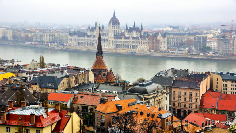 Tools for Monitoring e-Commerce